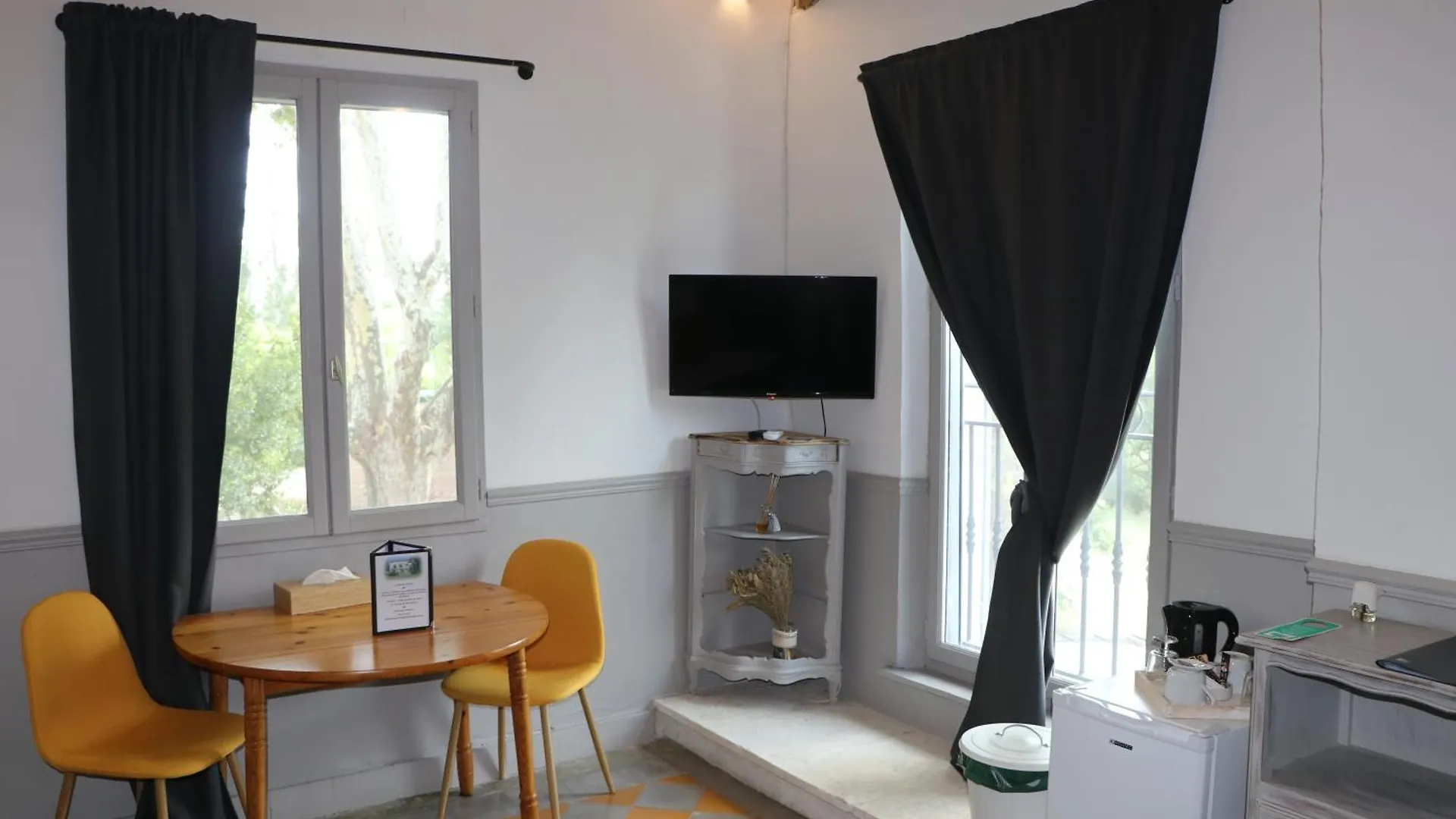 ** Frühstückspension Le Mas Des Cerisiers Jacuzzi Et Sauna Inclus Pour Tous Les Logements Avignon Frankreich