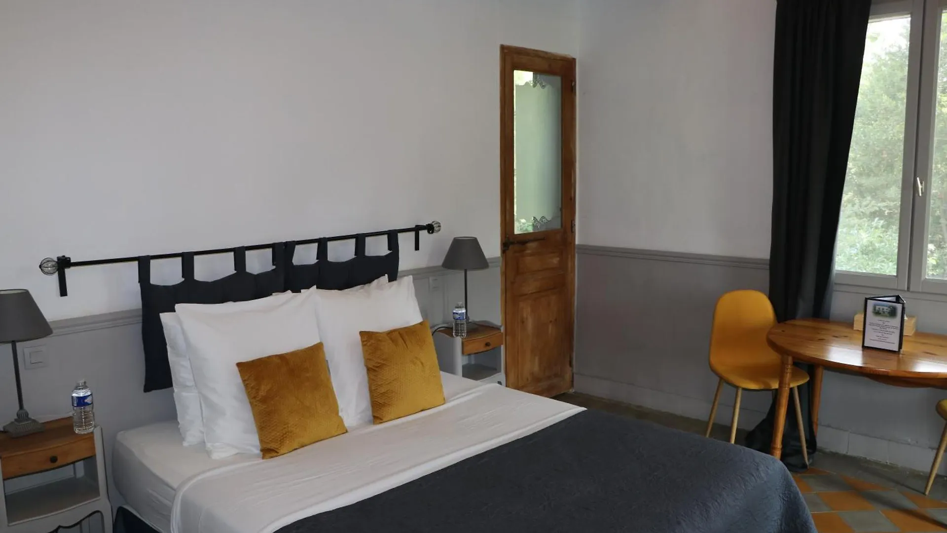 Le Mas Des Cerisiers Jacuzzi Et Sauna Inclus Pour Tous Les Logements Avignon 2*,