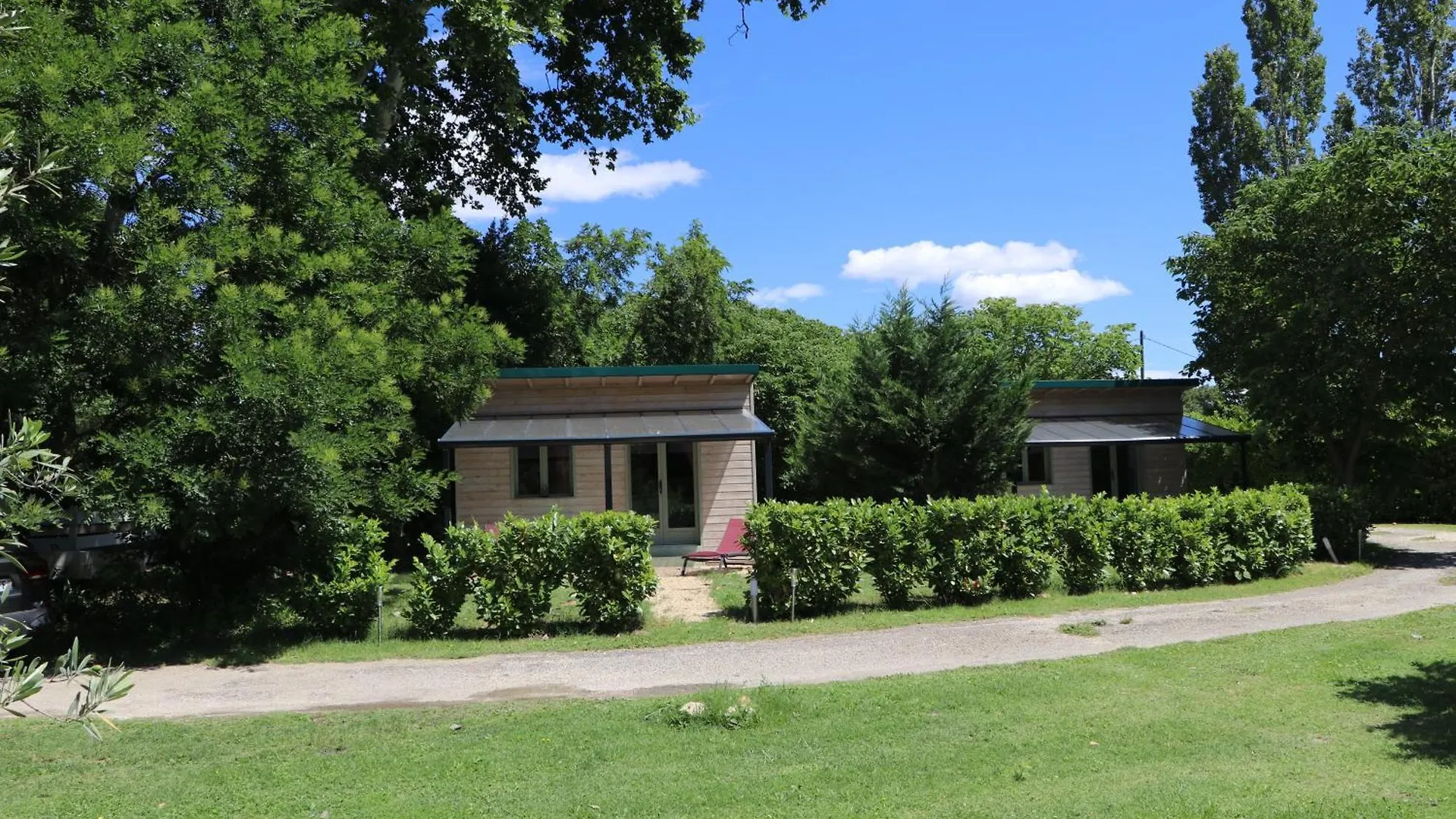 Le Mas Des Cerisiers Jacuzzi Et Sauna Inclus Pour Tous Les Logements Avignon Frühstückspension