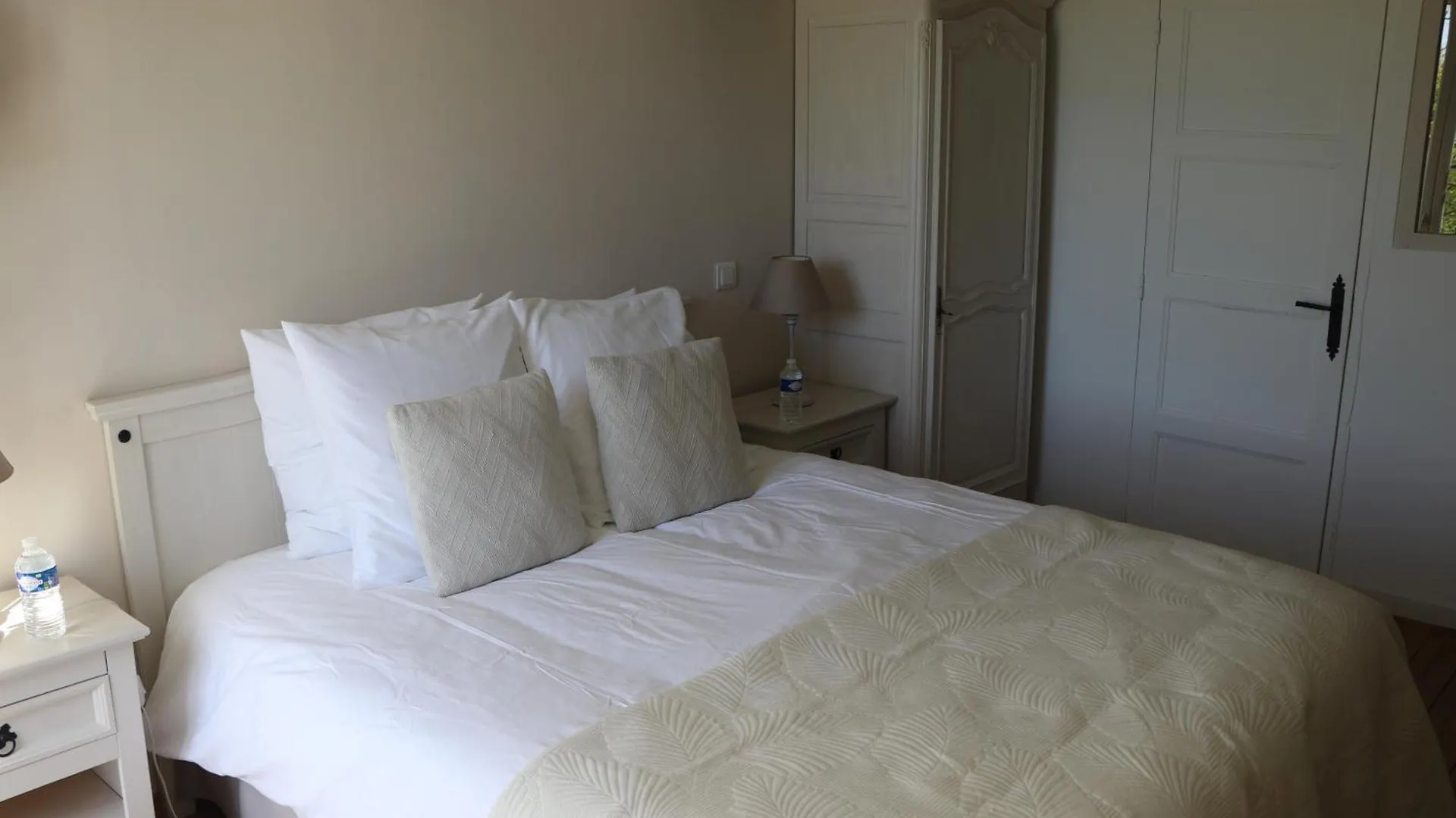 Le Mas Des Cerisiers Jacuzzi Et Sauna Inclus Pour Tous Les Logements Avignon 2*,