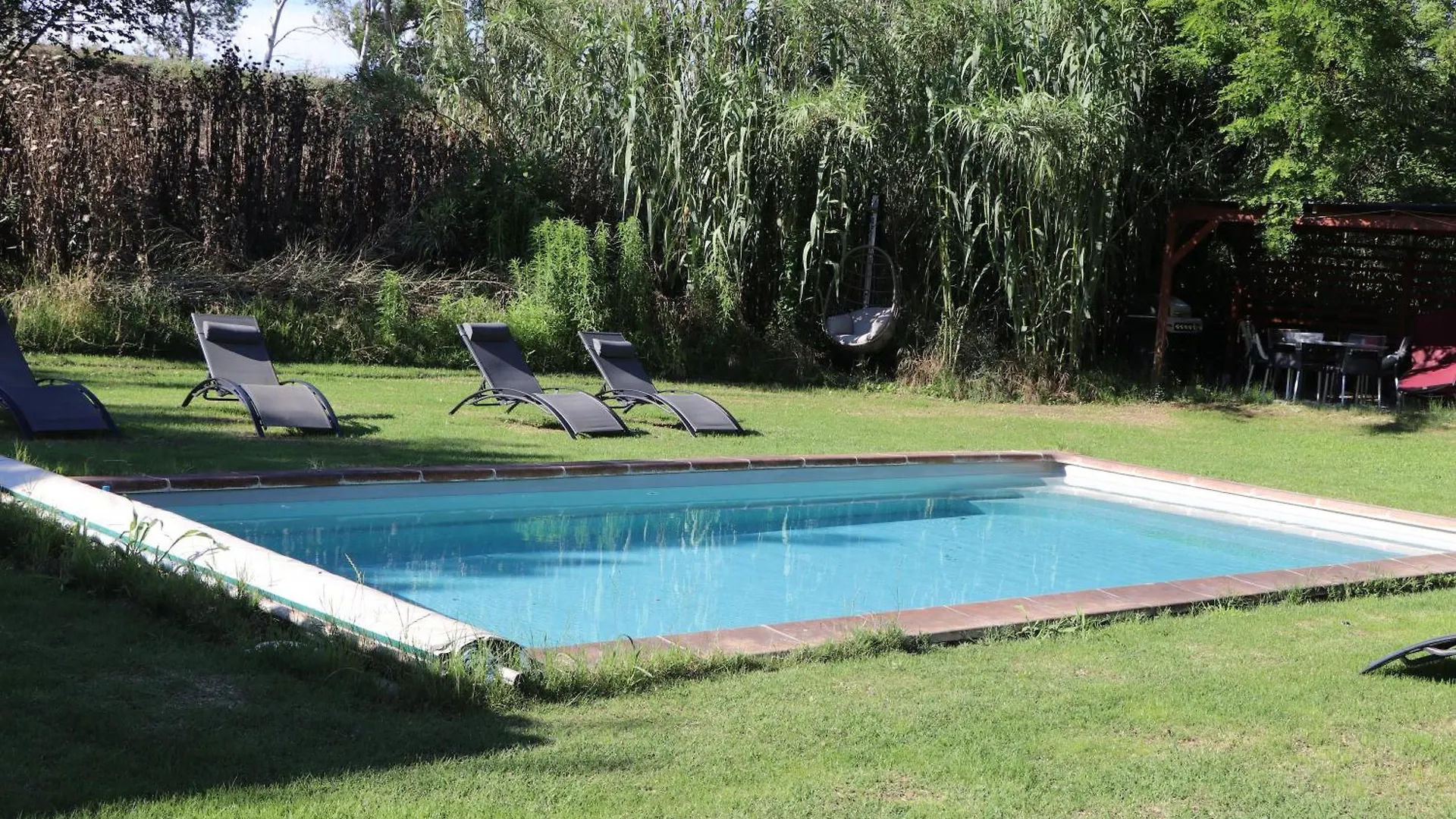 Le Mas Des Cerisiers Jacuzzi Et Sauna Inclus Pour Tous Les Logements Avignon 2*,  Frankreich