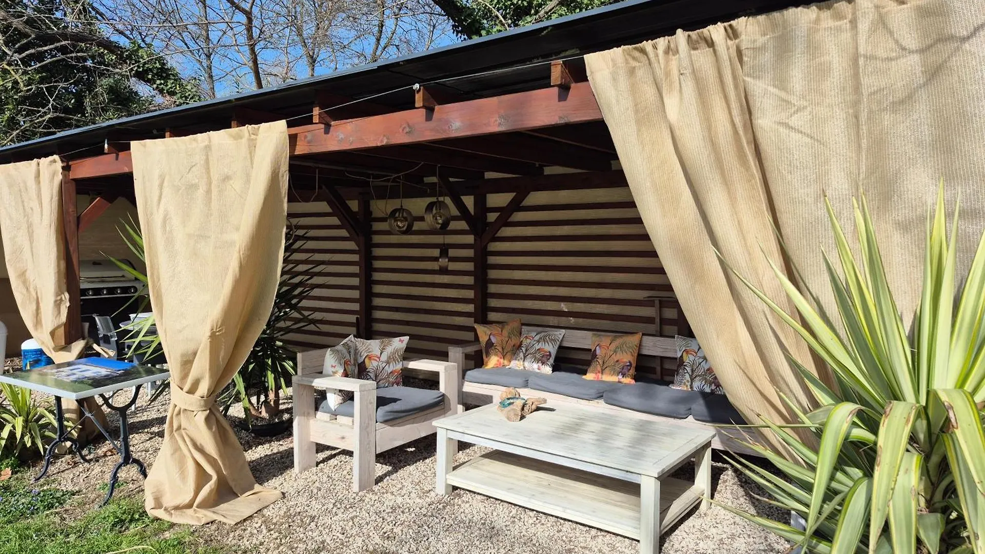 Frühstückspension Le Mas Des Cerisiers Jacuzzi Et Sauna Inclus Pour Tous Les Logements Avignon