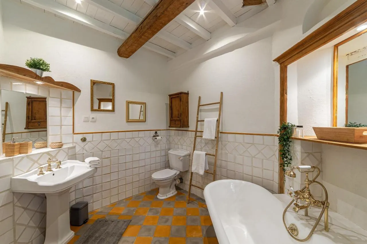 Le Mas Des Cerisiers Jacuzzi Et Sauna Inclus Pour Tous Les Logements Avignon Frankreich