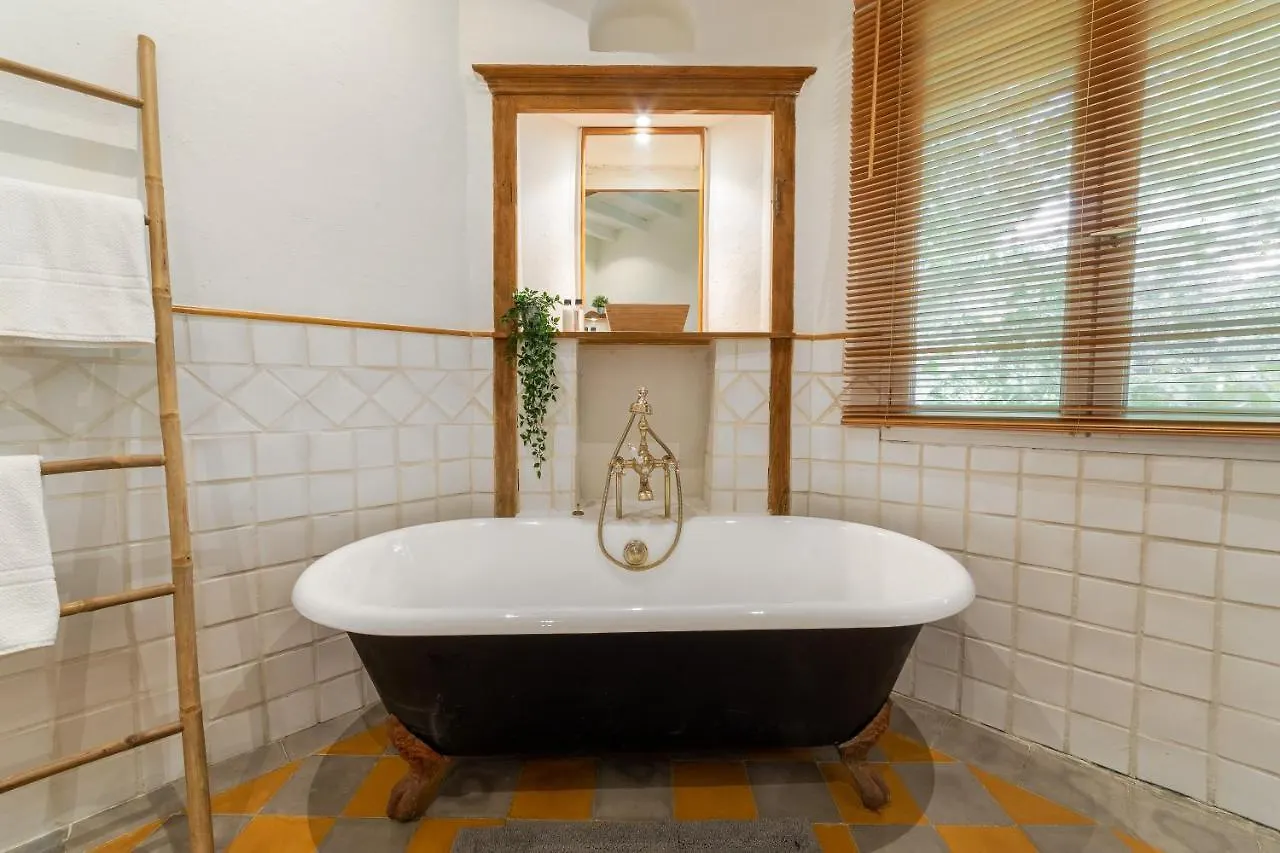 Le Mas Des Cerisiers Jacuzzi Et Sauna Inclus Pour Tous Les Logements Avignon 2*,  Frankreich